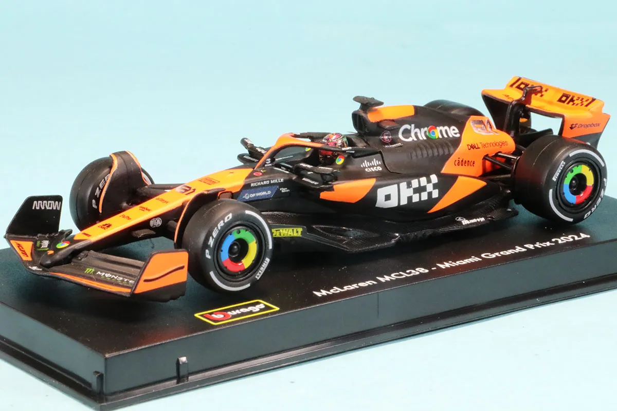 ブラーゴ 1/43 マクラーレン F1 チーム MCL38 マイアミGP 2024 No,81  O.ピアストリドライバー付 クリアケース　BUR38215PMIA