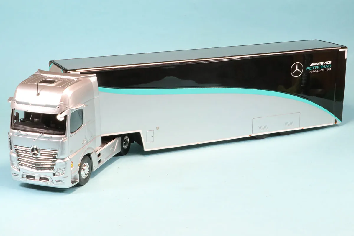 メル atmos」と「adidas Originals」の名作別注シリーズ”ZX 8000”の10作目が