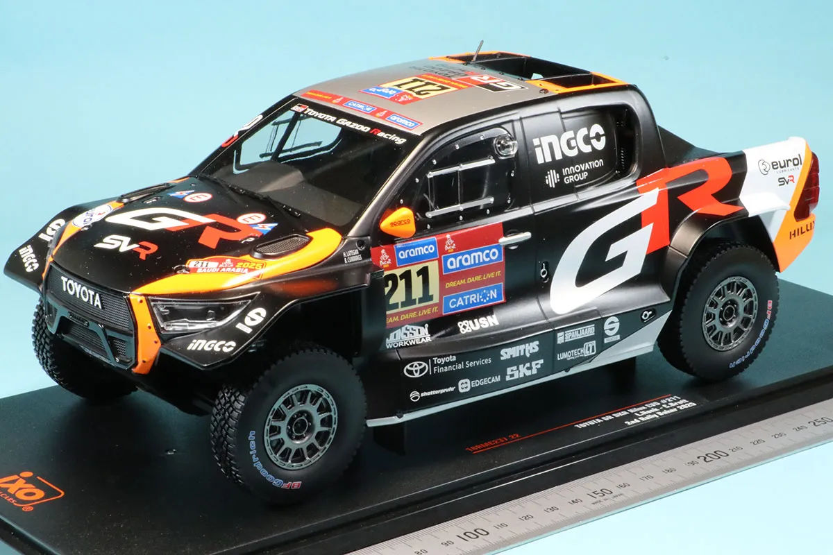 イクソ 1/18 トヨタ GR ハイラックス Evo. DKR ダカール ラリー 2025