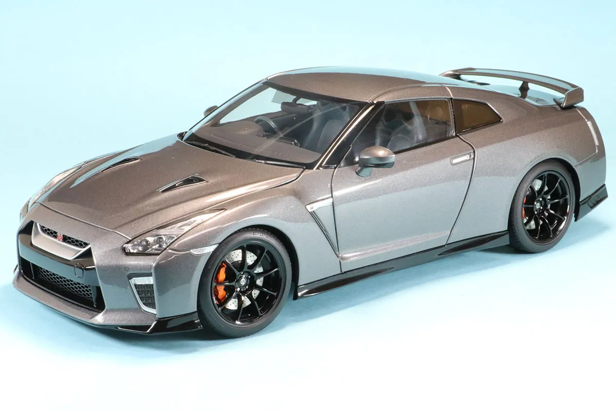 モーターヘリックス 1/18 ニッサン GT-R (R35) トラック エディション