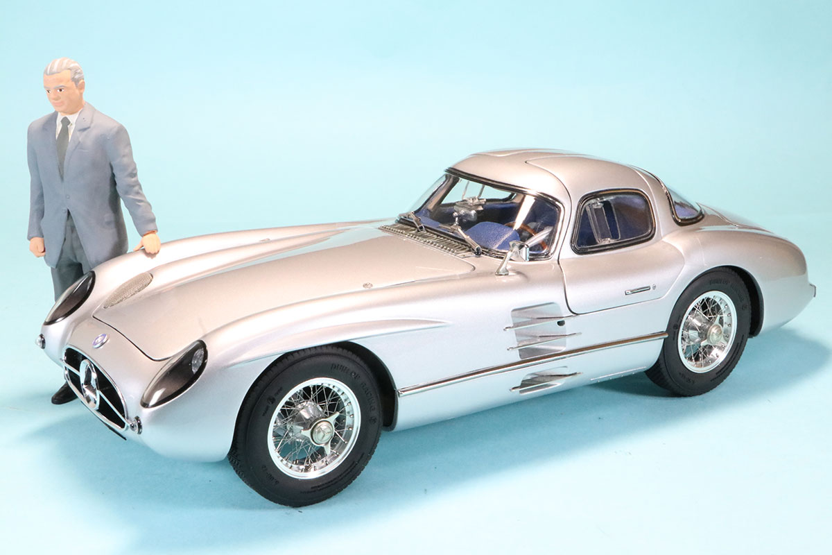 CMC 1/18 メルセデスベンツ 300 SLR クーペ 1955 ルドルフ・ウーレンハウトフィギュア & 刻印プレート付きアクリルベース セット　 限定500台　M-246