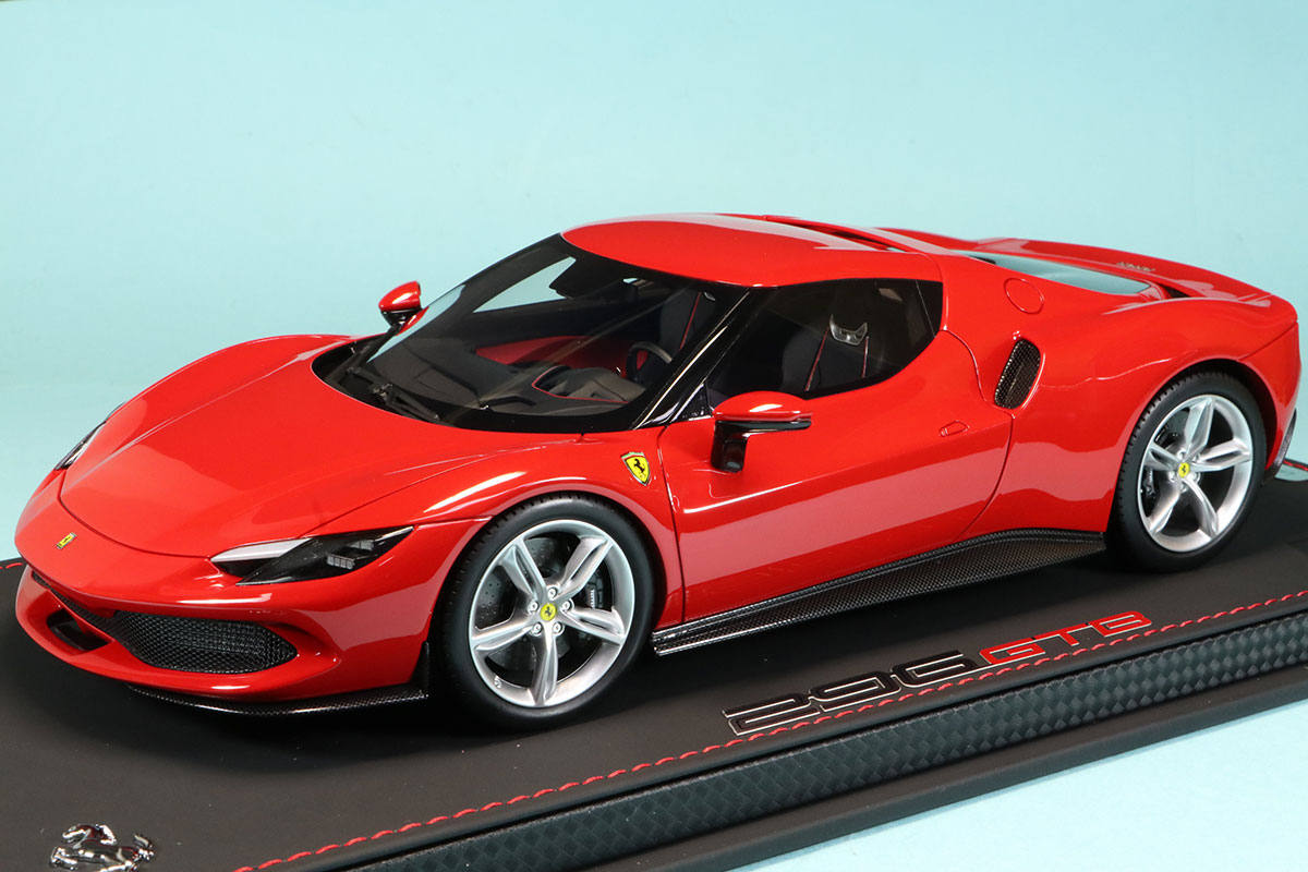 BBR 1/18 フェラーリ 296 GTB ロッソコルサ322 ディスプレイケース付き　P18210A