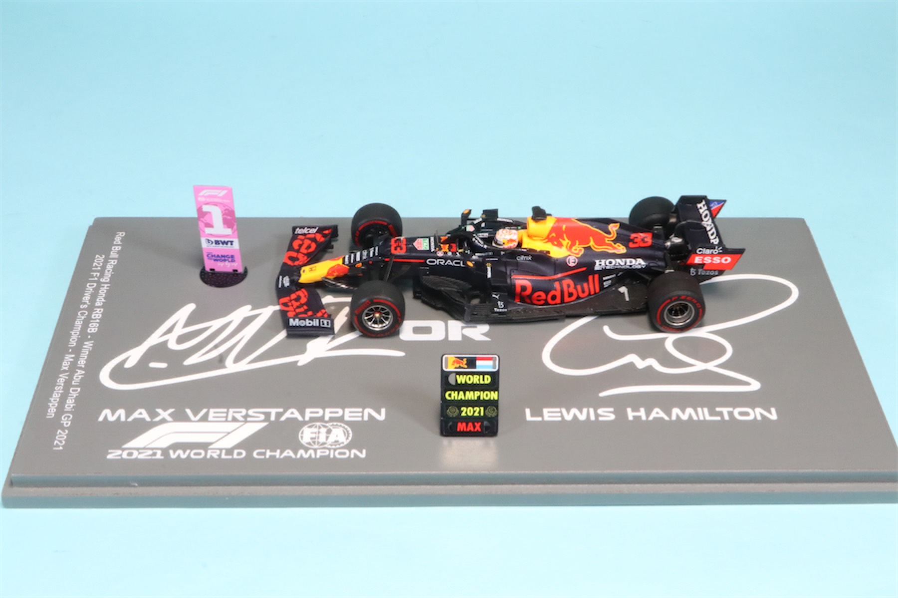 スパーク 1/43 レッドブル RB16B アブダビGP 2021 Winner M.フェルスタッペン ワールドチャンピオン ピットボード & No.1ボード付 デカール加工品　S7861S