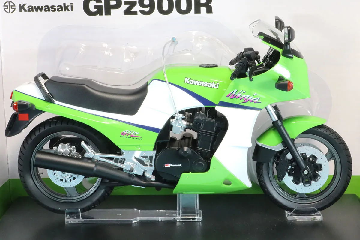 アオシマ 1/12 カワサキ GPZ 900R ライムグイrーン　110805