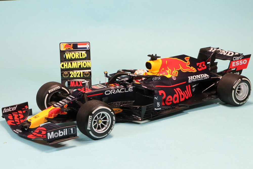 ミニチャンプス 1/18 レッドブル ホンダ RB16B アブダビGP 2021 Winner M.フェルスタッペン ワールドチャンピオン (ピットボード付)　110212333