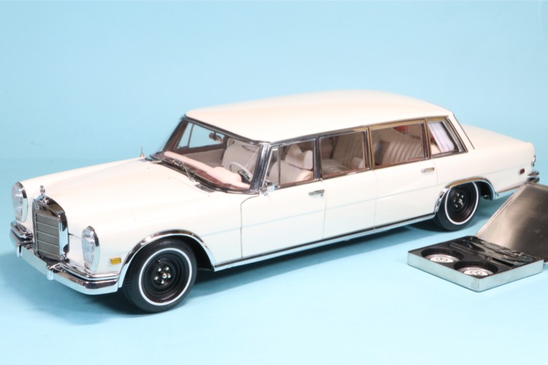 M-215 - CMC 1/18 メルセデス ベンツ 600 プルマン ホワイトスワン