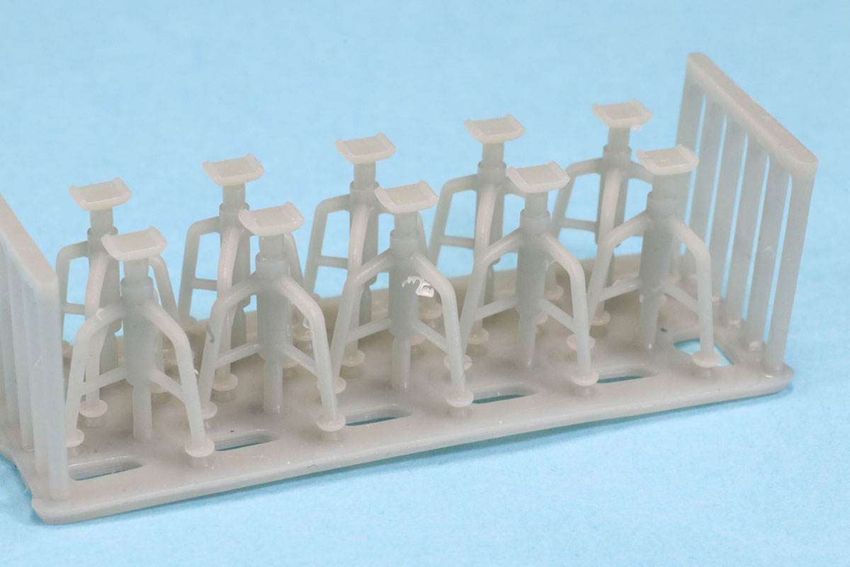 レイクフロントモデル 返品返金／交換不可アウトレット品 1/24 ジャッキスタンド 全高約12mm 10個入り　LFM-G-4D