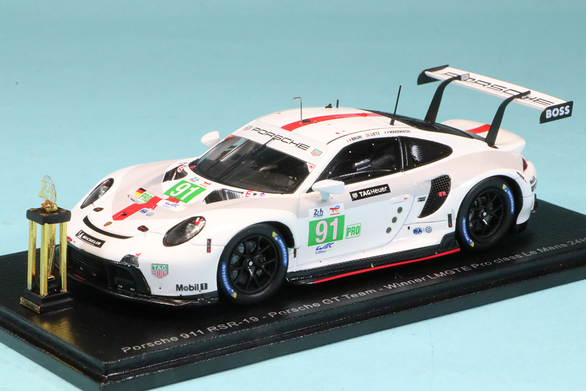 スパーク 1/43 ポルシェ 911 RSR-19 ルマン 2022 LMGTE-Pro No.91 クラスウィナー トロフィー付き　S8645S