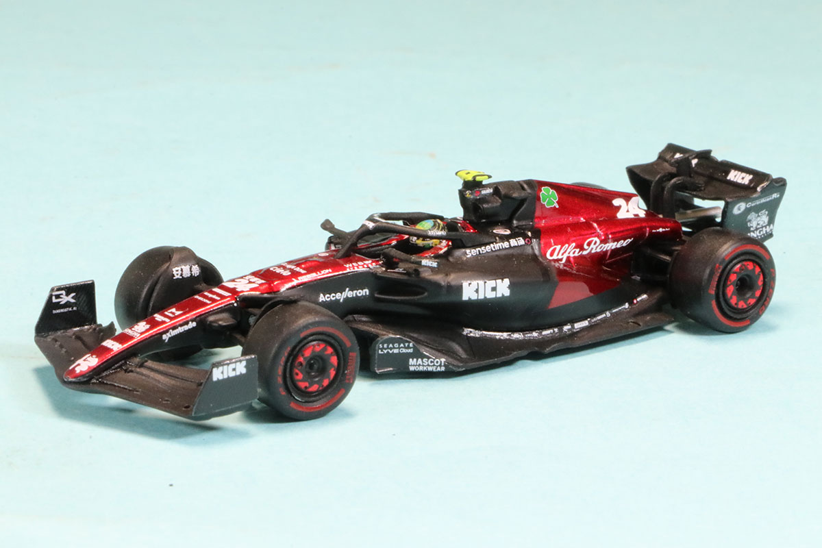 スパーク 1/64 アルファロメオ C43 No.24 周冠宇 Y282 ミニカー