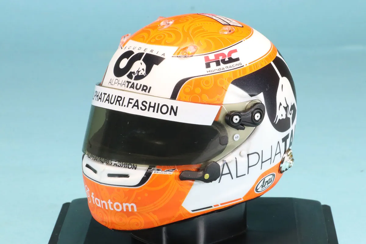 [訳あり特価] 返品交換対象外 スパーク 1/5 ヘルメット 角田裕毅 アルファタウリ 2022　5HF076