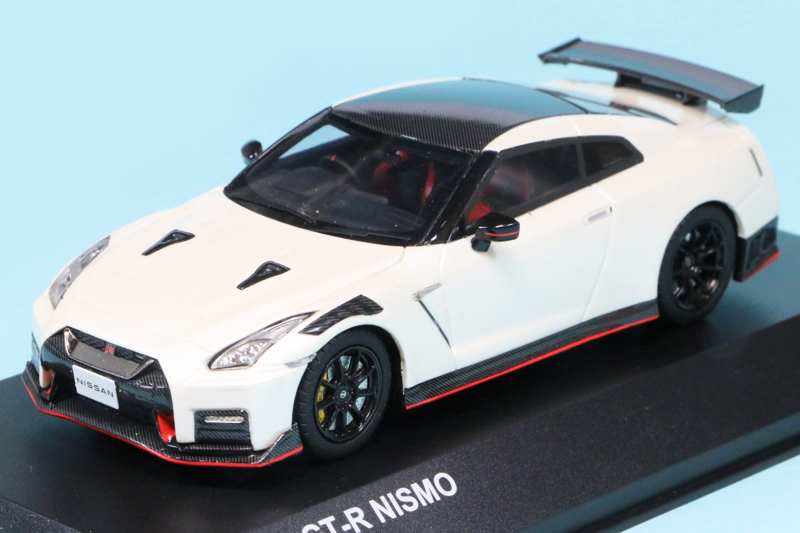 京商 1/43 ニッサン GT-R ニスモ 2022 ホワイト　KSR43108W