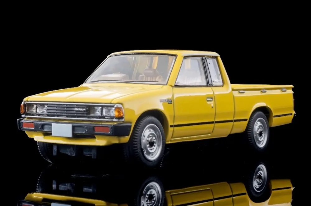 [予約] TLV 1/64  ニッサン ダットサン トラック キングキャブ GL イエロー 1983　LV-N373b