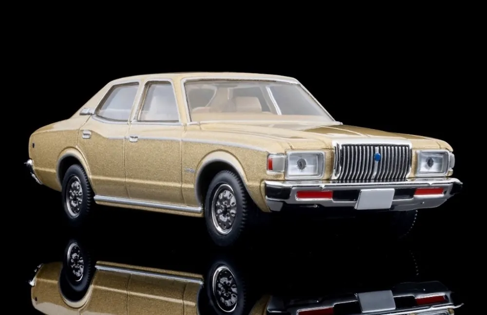 [予約] TLV 1/64  トヨタ クラウン 4ドア ピラードハードトップ 2000 スーパーサルーン エクストラ ゴールド 1978　LV-N83d