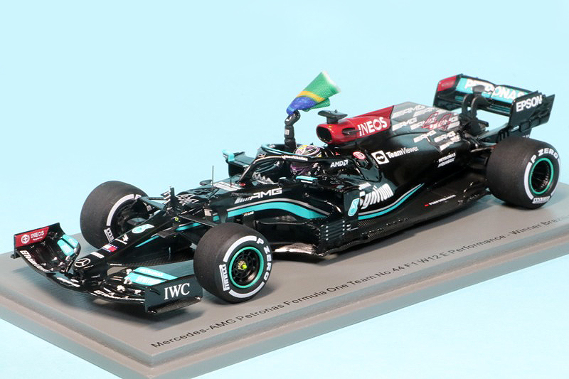 スパーク 1/43 メルセデス AMG W12 ブラジルGP 2021 Winner L.ハミルトン (ブラジル国旗付)　S7710