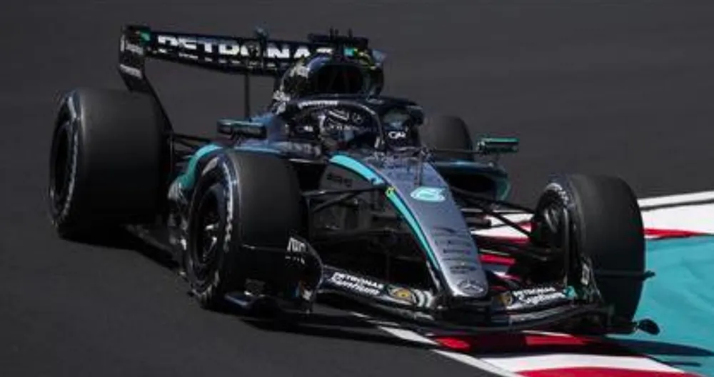 [予約] スパーク 1/43 メルセデス-AMG ペトロナス F1チーム W17 No.63 4位 日本GP 2026 ジョージ・ラッセル ポージングフィギュア付き　S9364