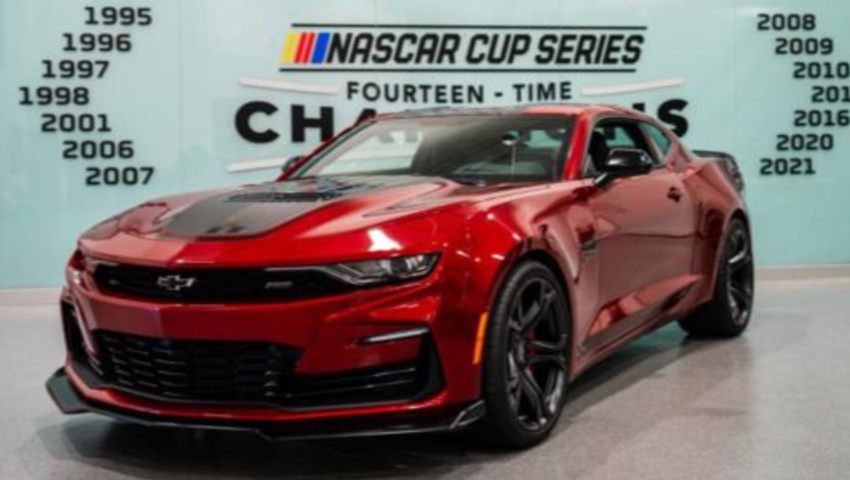 イモリウム カマロ ライオネルレーシング 1/64 シボレー カマロ