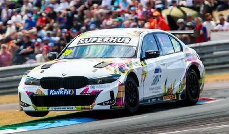 [予約] スパーク1/43 ウエスト・サリー・レーシング No.29 BMW 330i BTCC ノックヒル 2026 ルイス・ギルバート　UK069