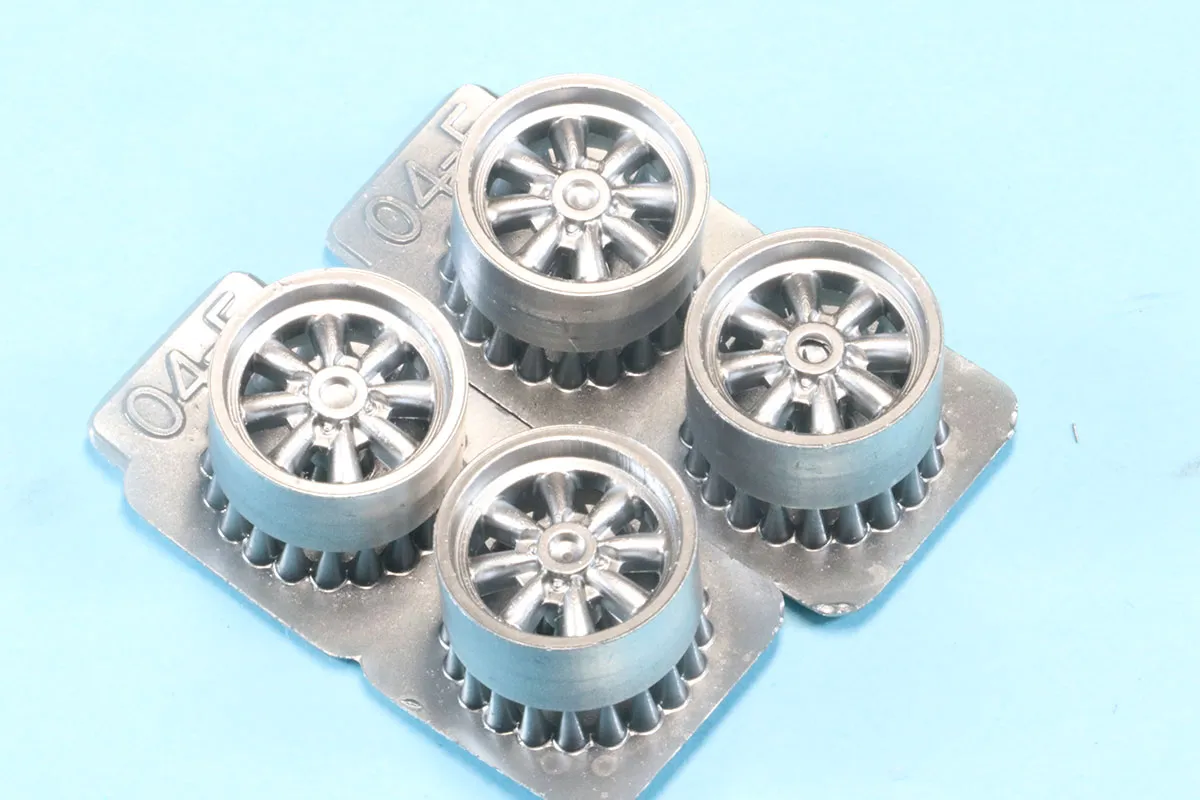 [予約] Wheel Mania(ホイールマニア) 1/24 15インチ Gr.6用 ホイールセット タイプA ニッサンR380等 シルバー塗装済み　WM-P04
