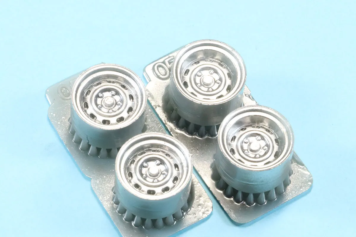 [予約] Wheel Mania(ホイールマニア) 1/24 15インチ Gr.6用 ホイールセット タイプB ポルシェ906 シルバー塗装済み　WM-P05