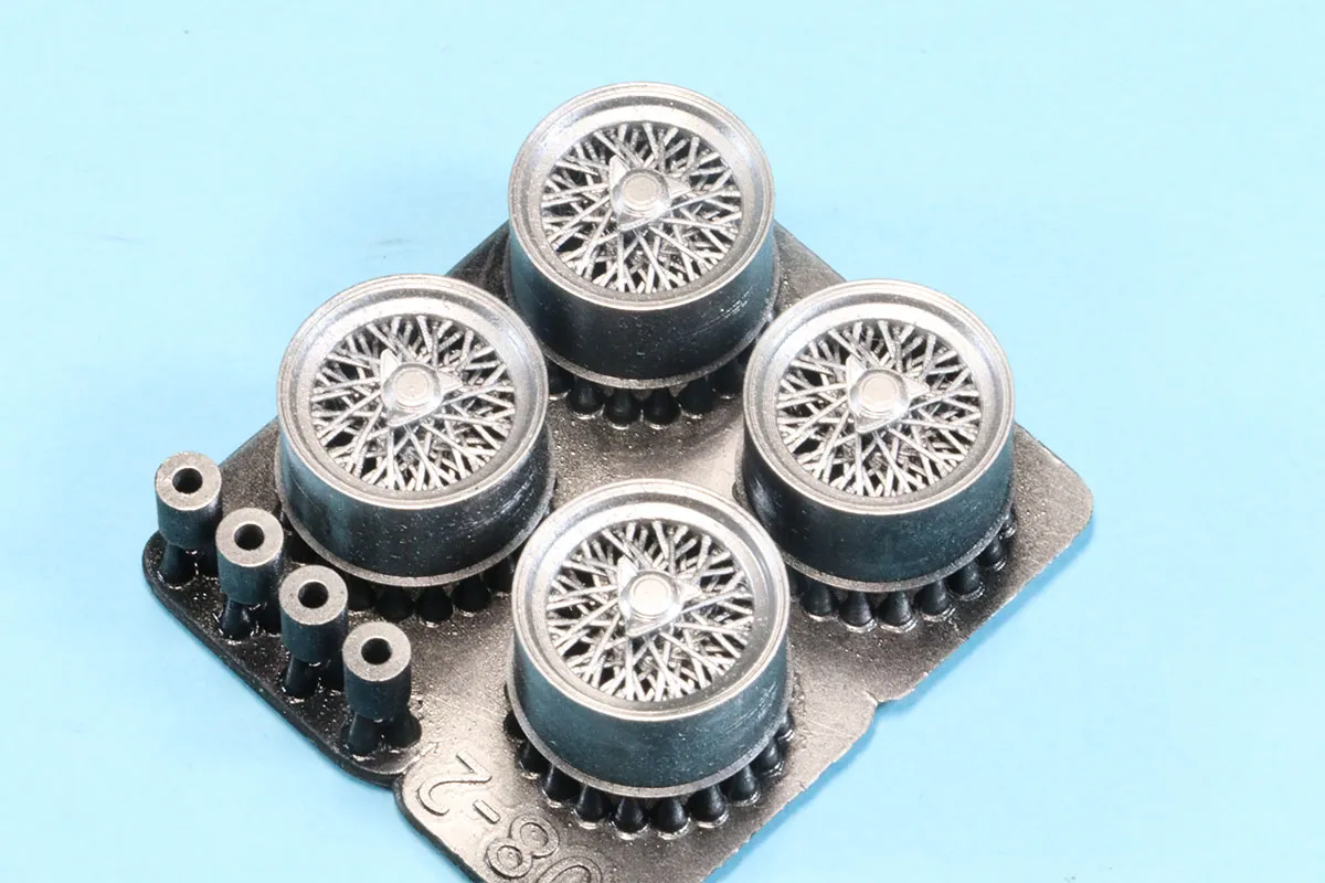 [予約] Wheel Mania(ホイールマニア) 1/24 15インチ ワイヤー ホイールセット タイプA ジャガー等 シルバー塗装済み　WM-P08_2