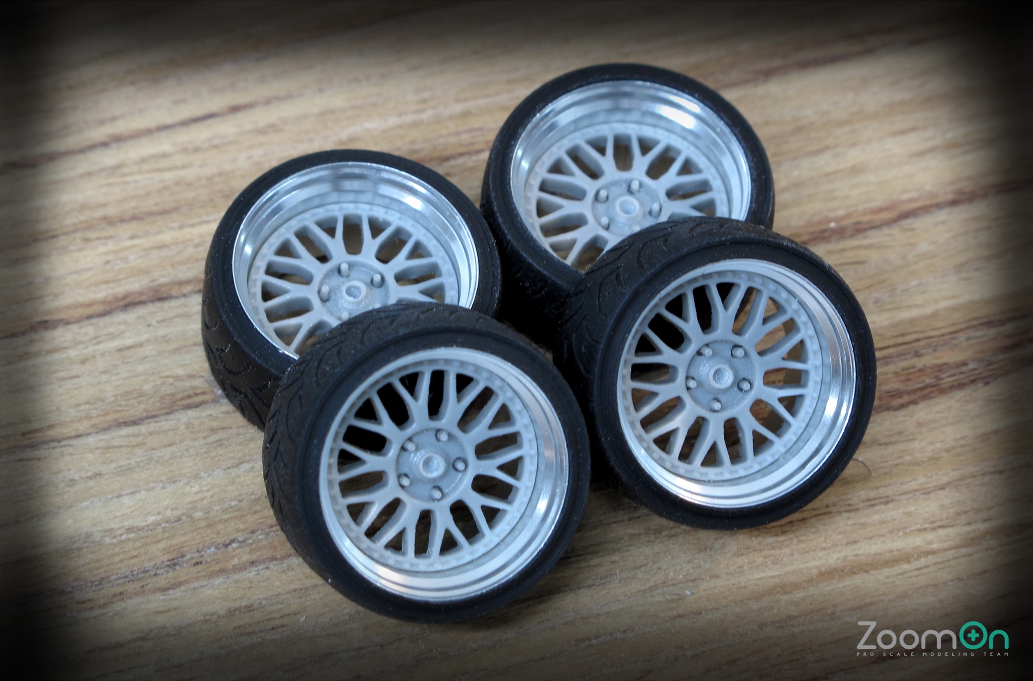 [取り寄せ] ZoomOn 1/24 18インチ ワークアマイスター M1 ホイールセット　ZR031