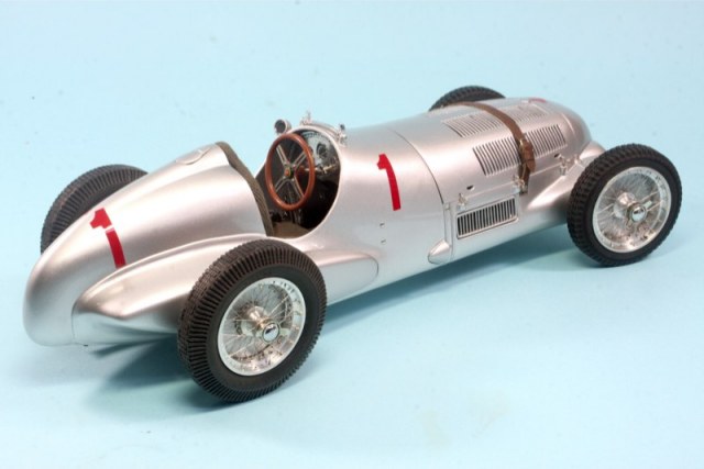 CMC 1/18 メルセデス ベンツ W125 ドニントンGP 1937 Winner R.カラチオラ No.1 M-113 CMC 1/18 メルセデス ベンツ W125 ドニントンGP 1937 Winner R.カラチオラ No.1 M-113