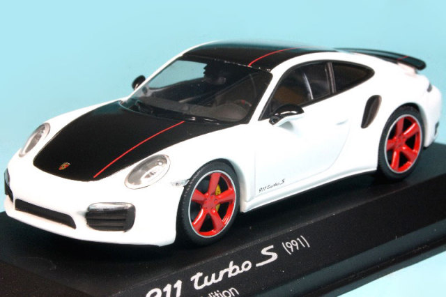 ミニチャンプス　1/43　ポルシェ911（993）ターボ　特注品 Porsche 911 Turbo (993) Limited Edition White Minichamps 1