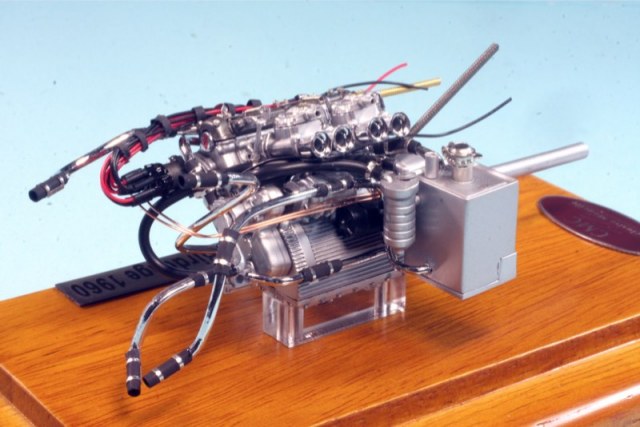 CMC 1/18 マセラティ T61 バードケージ エンジン ディスプレイケース付