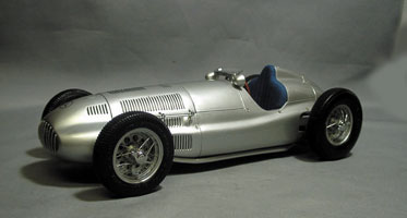 M-018 - CMC 1/18 メルセデス ベンツ W165 1939 シルバー - ミニカー  