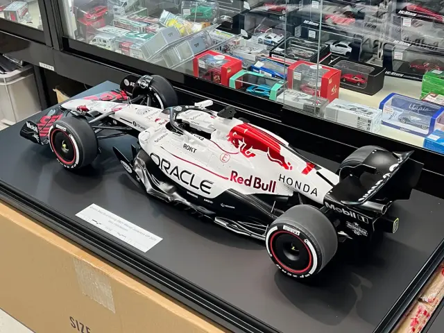スパーク 1/8 レッドブル RB21 日本GP 2025 M.フェルスタッペン ポール