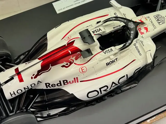 スパーク 1/8 レッドブル RB21 日本GP 2025 M.フェルスタッペン ポール