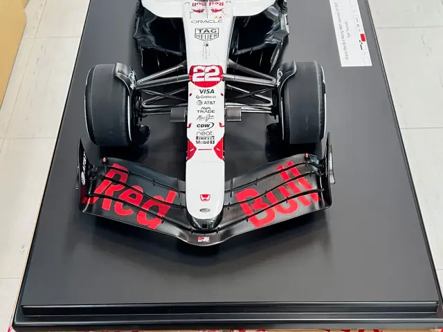 スパーク 1/8 レッドブル RB21 日本GP 2025 角田裕毅 台座サイズ 420mm