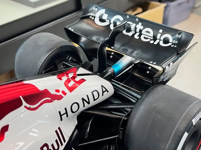 スパーク 1/8 レッドブル RB21 日本GP 2025 角田裕毅 台座サイズ 420mm
