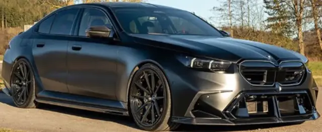 [予約] ミニチャンプス 1/18 BMW M5 パフォーマンス パーツ 2024 ブラックメタリック （開閉機構付き）　110023852