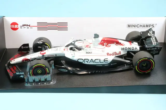 ミニチャンプス 1/18 レッドブル RB21 マックス フェルスタッペン 日本GP 2025 ウィナー 110250301