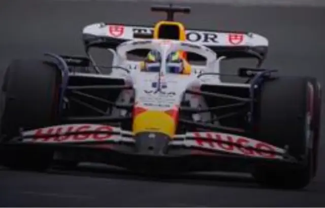 [予約] スパーク 1/18 レーシング・ブルズ VCARB 02 No.6 ビザ・キャッシュアップ レーシング・ブルズ 3位 オランダGP 2025 I.ハジャル　18S1111