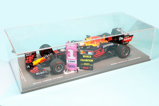 スパーク 1/18 レッドブル RB16B アブダビGP 2021 Winner M 