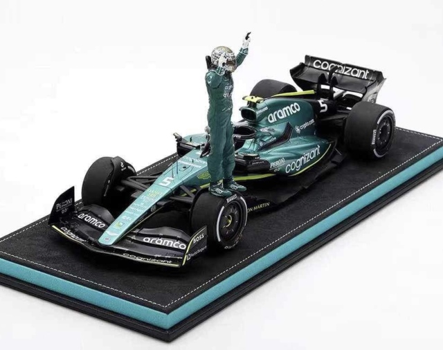 予約] 海外ショップ特注スパーク 1/18 アストンマーチン AMR22 