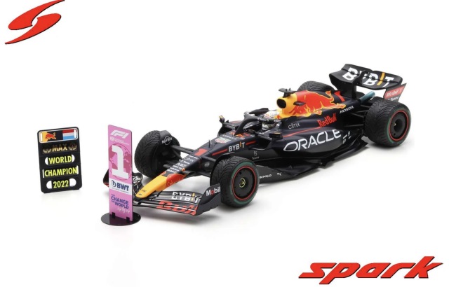 スパーク 1/12 レッドブル RB18 日本GP 2022 M.フェルスタッペン ワールドチャンピオン パルクフェルメNo.1ボード&チャンピオンピットボード付き　12S034