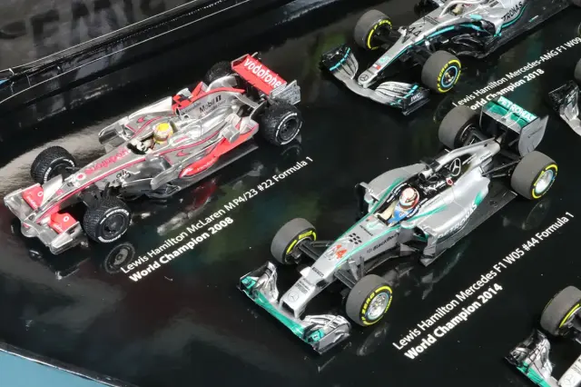 予約] 海外ショップ特注ミニチャンプス 1/43 Lハミルトン 7th ワールド