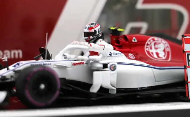 CLDC特注ミニチャンプス 1/43 ザウバー C37 アゼルバイジャンGP 2018 C