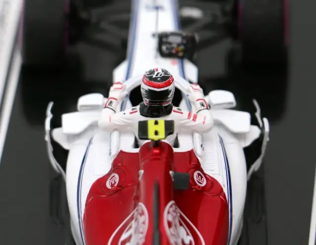 CLDC特注ミニチャンプス 1/43 ザウバー C37 アゼルバイジャンGP 2018 C