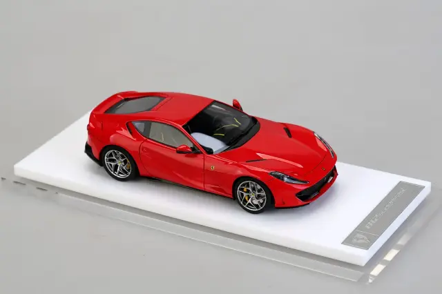 アルファモデル 1/43 レジンキット フェラーリ 812 スーパー ファスト
