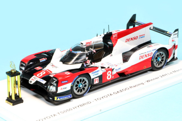 スパーク 1/43 トヨタ TS050 ハイブリッド "GAZOO Racing" ルマン 24h 2020 Winner No.8 トロフィー付　43LM20SS