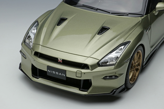 アイドロン 1/18 日産 GT-R プレミアムエディション 2024 ホワイト アイドロン 1/18 日産 GT-R プレミアムエディション 2024