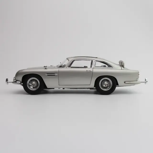 予約] XiaoGuang MODEL 1/18 アストンマーチン DB5 「007