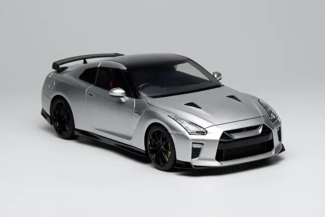 [予約] モーターヘリックス 1/18 ニッサン GT-R (R35) トラック エディション エンジニアド ニスモ T-Spec 2022 アルティメットメタルシルバー M83517