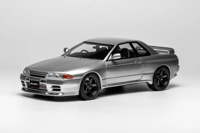 [予約] モーターヘリックス 1/18 ニッサン スカイライン GT-R (R32) カスタマイズバージョン シルバー MH027SR