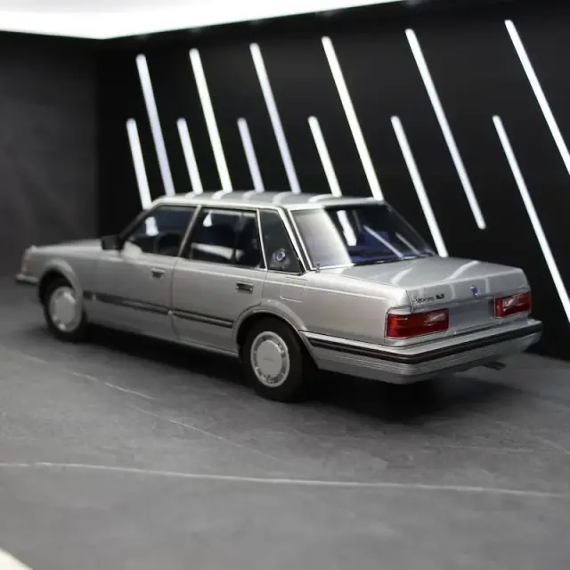 予約] XiaoGuang MODEL 1/18 トヨタ クラウン MS122 シルバー