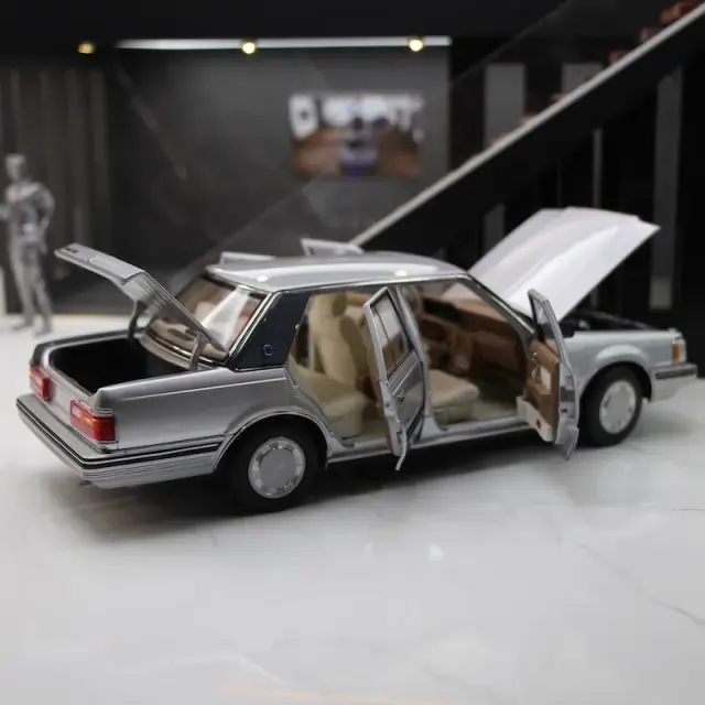 激レア　CROWN クラウン　ミニカー シルバー 1/18 Amazon | Resin Model 1/18 ミニカー クラウン Crown 1993